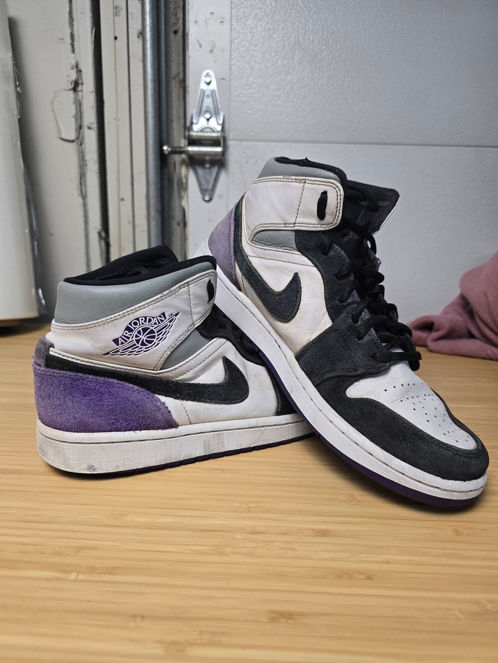 Nike Air Jordan 1 Mid SE Purple 852542-105 Mens 9 Black White Varsity Purple